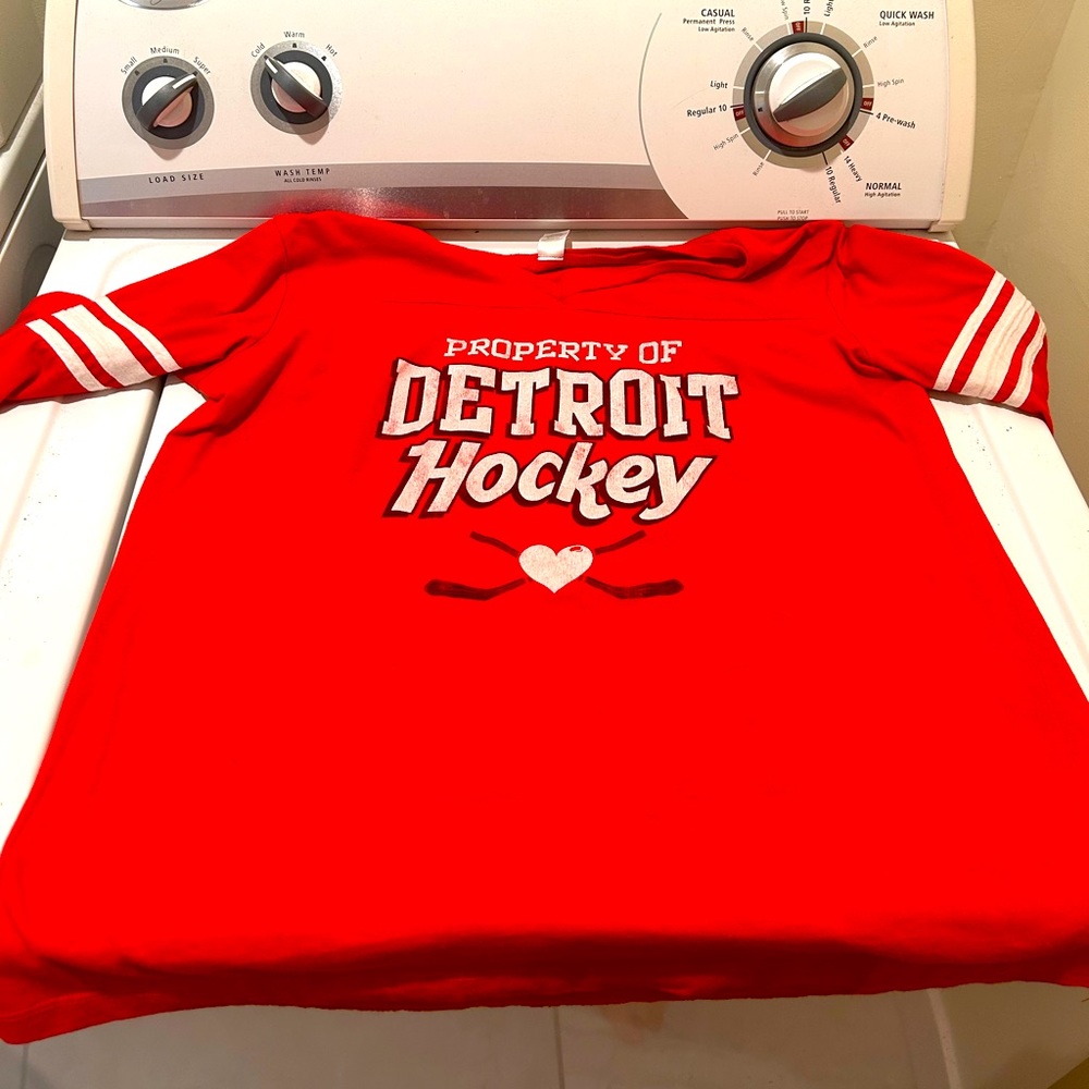 Red and white Detroit Hockey quarter sleeve shirt